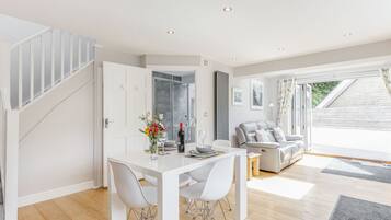 Cottage | Living room | Flat-screen TV