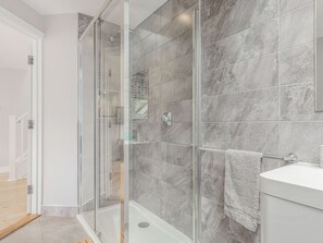Cottage | Bathroom | Hair dryer