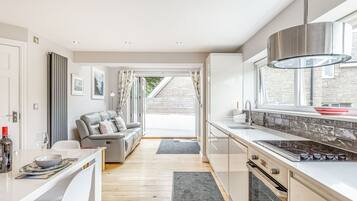 Cottage | Private kitchen | Fridge, microwave, stovetop, dishwasher