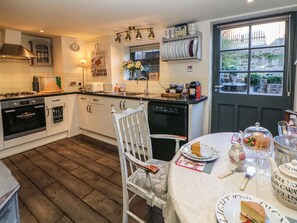 Cottage | Private kitchen | Fridge, microwave, stovetop, dishwasher - The Old Clock Makers (Ashbourne)