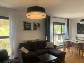 Apartamento, 3 quartos (La Reclusa) | Área de estar | TV de tela plana