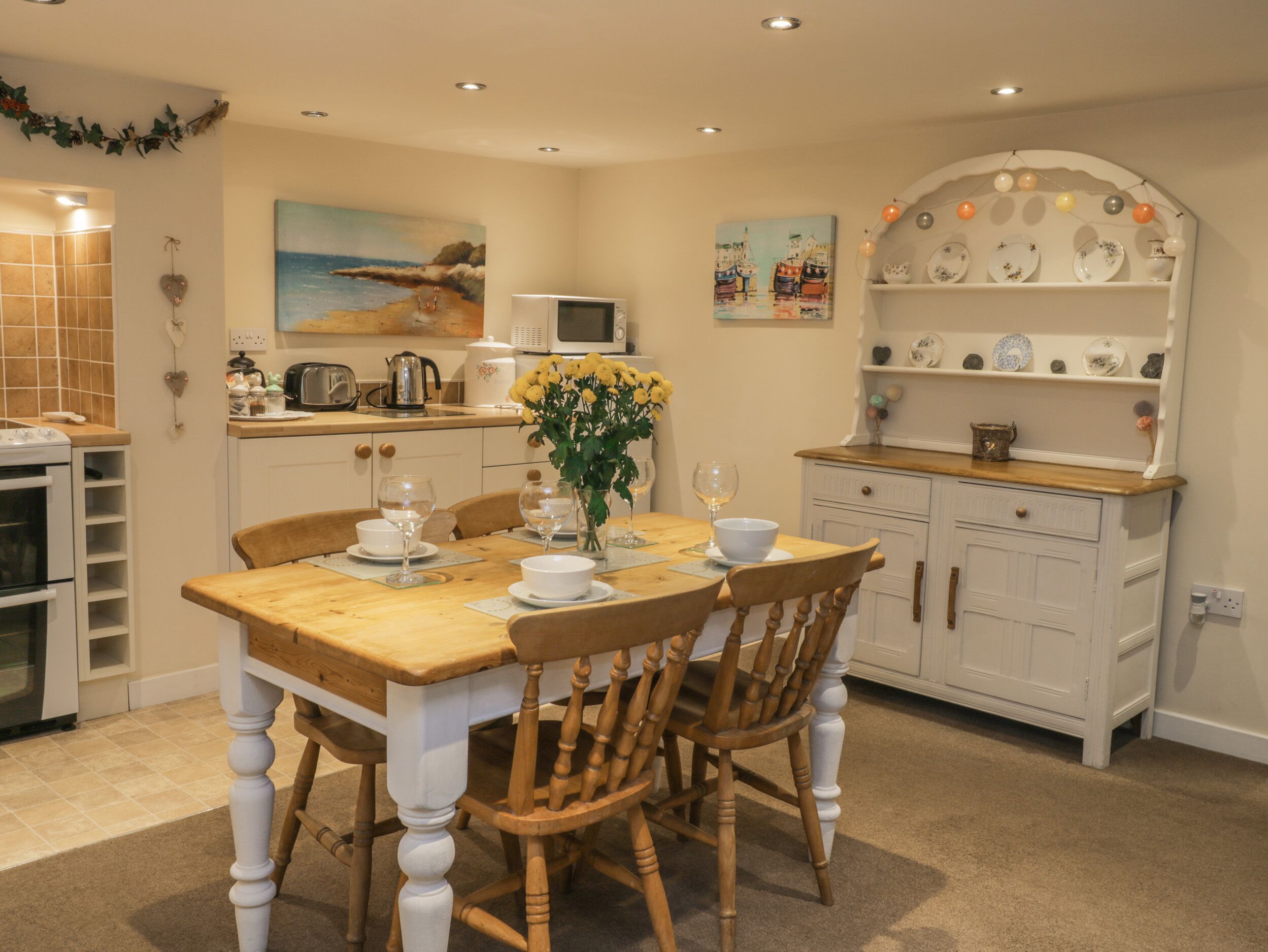 村舍 | 私人厨房 | 微波炉、炉灶、高脚椅、厨具/餐具