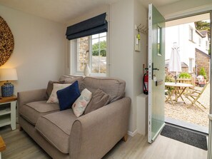 Cottage | Area soggiorno | TV