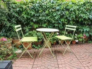 Cottage | Outdoor dining - Megs Cottage (Norwich)