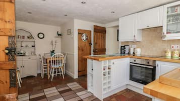 Casa de campo | Cozinha privada | Micro-ondas, cooktop, talheres/pratos/utensílios de cozinha