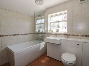 Cottage | Bathroom | Shower - Megs Cottage (Norwich)