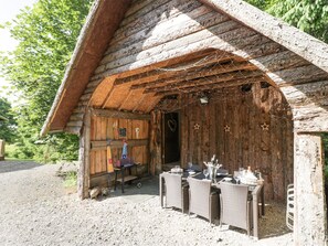 Cottage | Property grounds - Pond Farm Woodlands (Whitby)