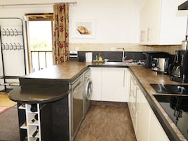 Cottage | Private kitchen | Fridge, microwave, stovetop, dishwasher