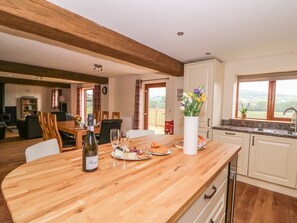 コテージ | 専用キッチン | 電子レンジ、コンロ、食器洗い機、ハイチェア