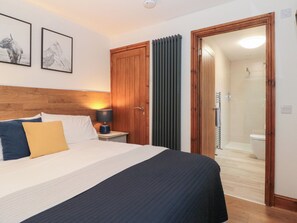 Cottage | 2 bedrooms, individually decorated, individually furnished, free WiFi