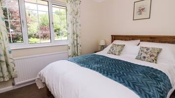 3 bedrooms, individually decorated, individually furnished, free WiFi