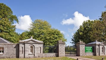 Cottage | Property grounds