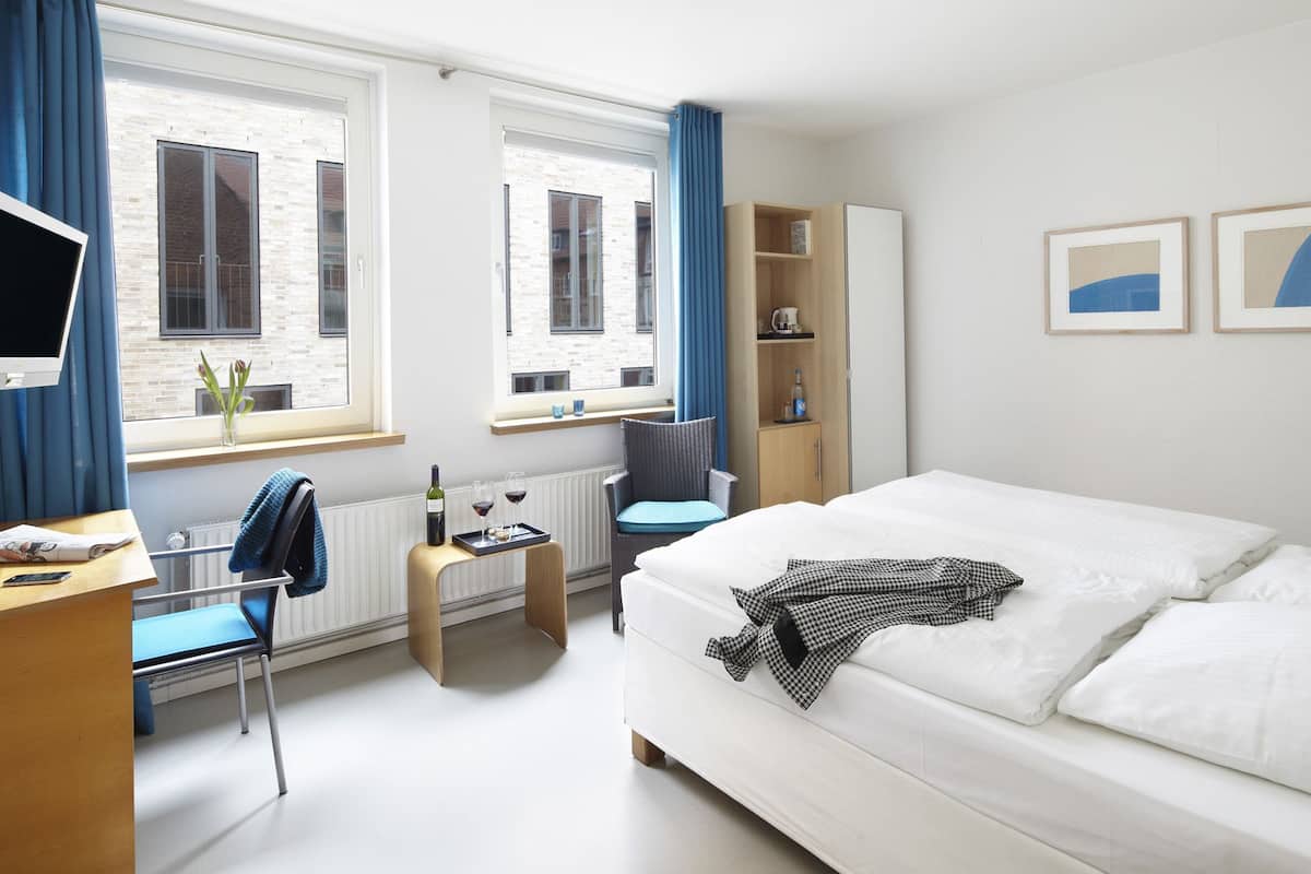 Comfort Double Room | In-room safe, desk, WiFi (free), individually decorated