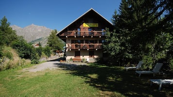 Chalet, Multiple Bedrooms (Doubles, Triples et Quadruples) | In-room safe, desk, blackout drapes, soundproofing
