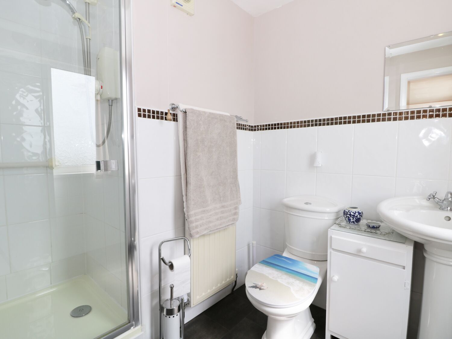 Cottage | Bathroom | Shower