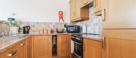 Cottage | Private kitchen | Microwave, stovetop, electric kettle, toaster
