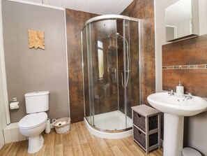 Ferienhaus | Badezimmer | Dusche, Haartrockner