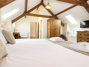 3 bedrooms, individually decorated, individually furnished, free WiFi