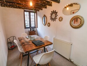 Cottage | Dining - Courtyard Cottage (Carnforth)