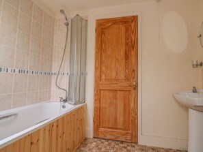 Bathroom - The Barn (Abergavenny)