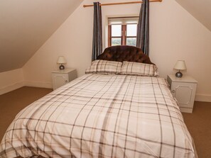 Cottage | 2 bedrooms, individually decorated, individually furnished, free WiFi