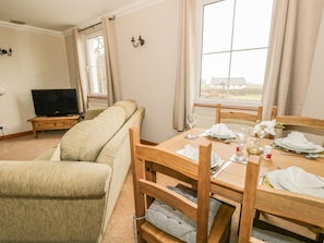 Cottage | Bếp riêng | Bếp nấu, máy rửa bát, dụng cụ nấu nướng/bát dĩa/dao nĩa