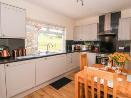 Casa de campo | Cocina privada | Frigorífico, microondas, placa de cocina y lavavajillas