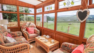 Cottage | Living room | TV