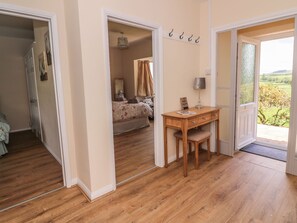 Cottage | Individually decorated, individually furnished, free WiFi