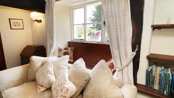 Cottage | 3 bedrooms, individually decorated, individually furnished, free WiFi