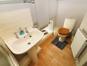 Cottage | Phòng tắm | Buồng tắm vòi sen