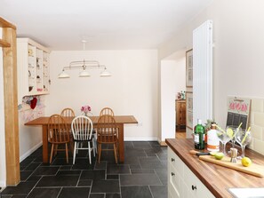 Cottage | Dining