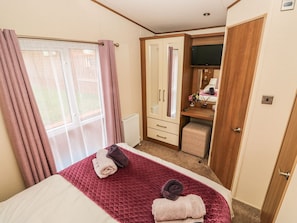 2 bedrooms, individually decorated, individually furnished, free WiFi - 18 Lake View (Norwich)