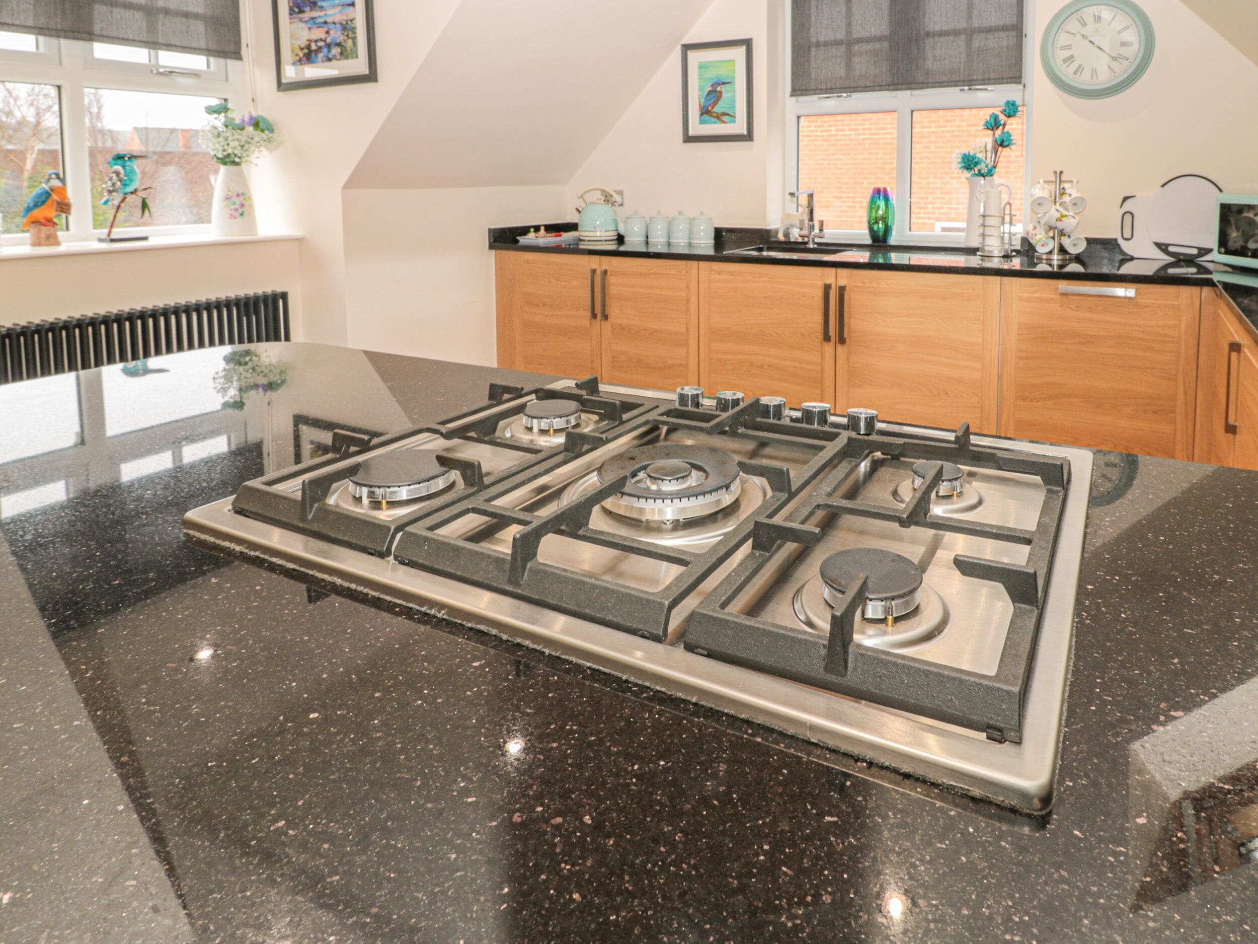 Cottage | Private kitchen | Fridge, microwave, stovetop, dishwasher