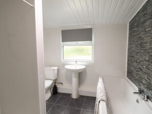 Cottage | Bathroom | Shower, hair dryer - Gwenallt (Bodorgan)