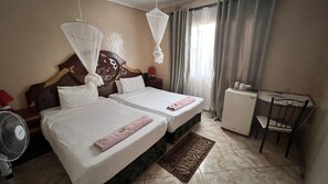 Quarto duplo | Frigobar, espaço de trabalho para notebook