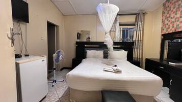 Minibar, laptop workspace, iron/ironing board, free WiFi