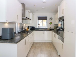 Dishwasher, cookware/dishes/utensils