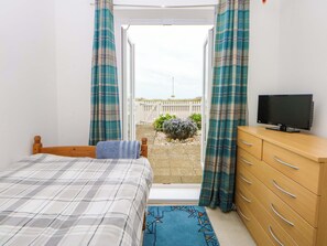 4 bedrooms, individually decorated, individually furnished, free WiFi