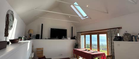 平房 | 客廳 | 電視、DVD 播放機