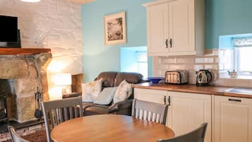 Cottage | Dining