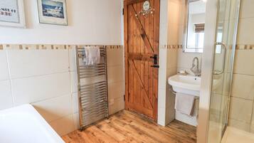 Cottage | Bathroom | Shower