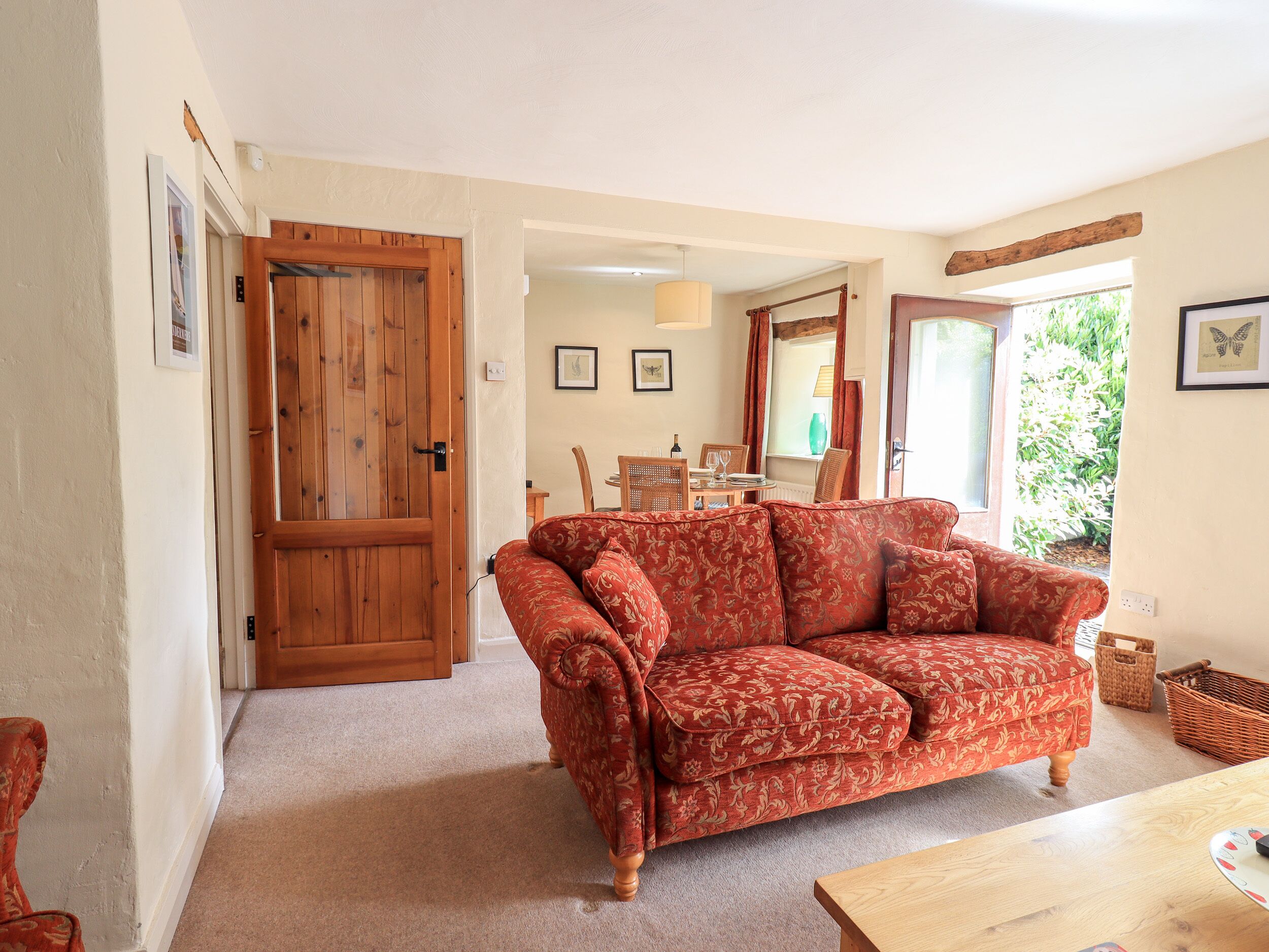 المنشأة من الداخل