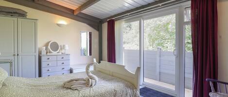 Stuga | 2 sovrum, individuell inredning, unika möbler och gratis wi-fi