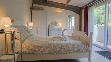 Cottage | 2 bedrooms, individually decorated, individually furnished, free WiFi