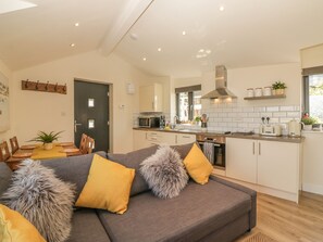 Cottage | Living room - Harbour View Retreat (Brixham)
