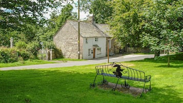 المنطقة المحيطة بالمنشأة