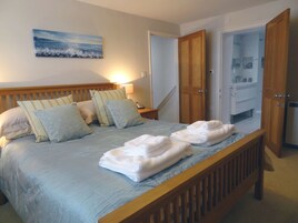 Cottage | 4 bedrooms, individually decorated, individually furnished, free WiFi