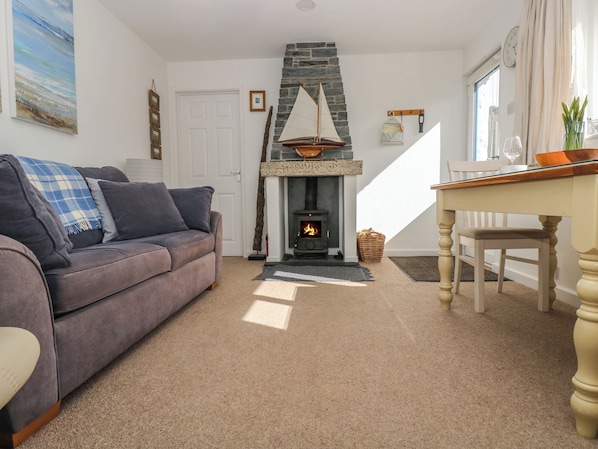 Cottage | Living area | TV