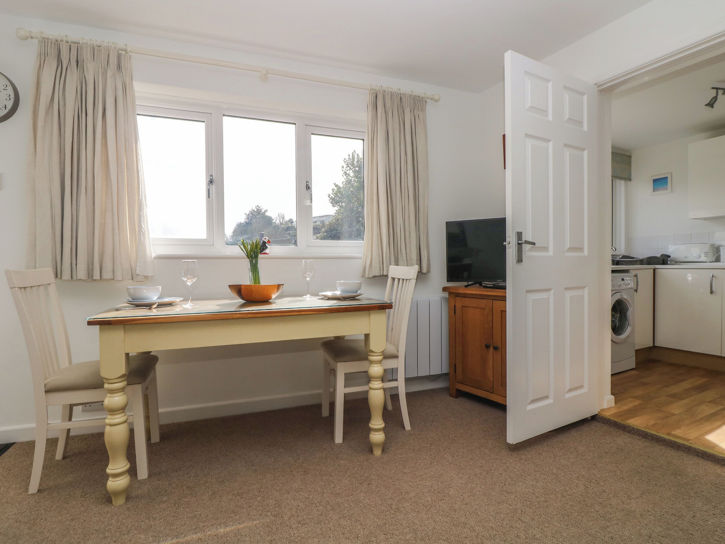 Cottage | Dining